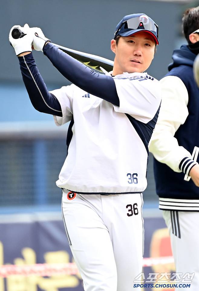 30일 잠실야구장에서 열린 삼성과 두산의 경기, 두산 추재현이 타격훈련을 하고 있다. 잠실=허상욱 기자wook@sportschosun.com/2025.03.30/