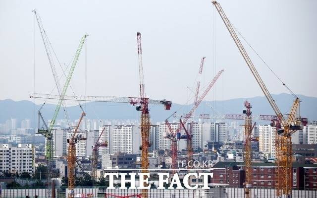 서울시는 오랜 관행으로 적정한 대가를 받지 못했던 12개 품목에 대한 적정공사비 산정기준을 마련한다. /더팩트 DB