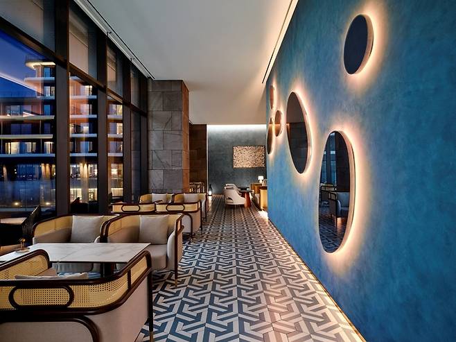 파르나스 호텔 제주 폰드메르 바 전경 / 사진=파르나스 호텔