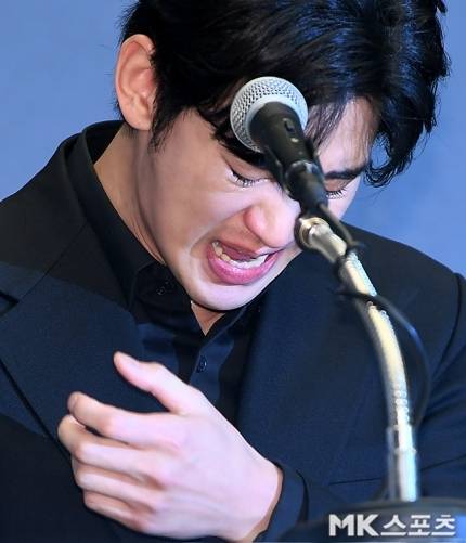 배우 김수현의 눈물 회견 이후에도, 여론은 여전히 냉담하다. 사진=천정환 기자