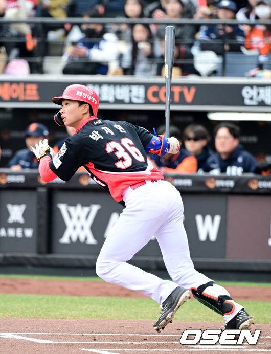 [OSEN=대전, 최규한 기자] 1회초 선두타자로 나선 KIA 박재현이 한화 류현진에게 안타를 치고 있다. 2025.03.30 / dreamer@osen.co.kr