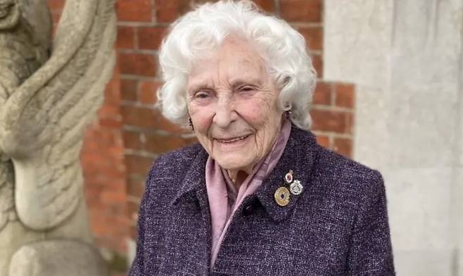 2차대전 당시 독일, 일본 등 추축국 군대의 암호 해독 임무를 수행했던 영국인 베티 웹(1923∼2025).&nbsp;BBC&nbsp;방송 캡처