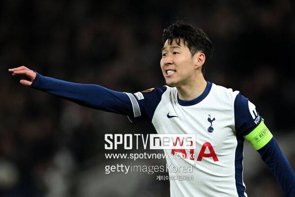 ▲ 제드 스펜스는 손흥민이 과거 소리를 지르며 주의를 환기하는 전형적인 주장이 아닌 몸으로 직접 보여주며 선도하는 주장이라고 평가했다.