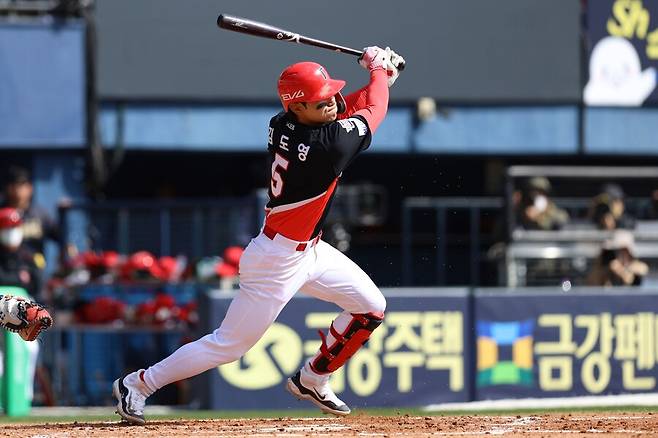 ▲ 메이저리그 구단들의 큰 관심을 받고 있는 김도영이지만, 아직 메이저리그 진출 자격을 획득하기까지는 오랜 시간이 남았다. ⓒKIA타이거즈