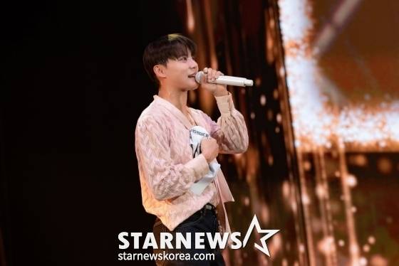 가수 김준수가 9일 서울 송파구 올림픽공원 KSPO DOME에서 열린 데뷔 20주년 기념 단독 콘서트 'JX 2024 CONCERT [IDENTITY] in SEOUL'(아이덴티티 인 서울, 이하 [IDENTITY])에서 멋진 무대를 선보이고 있다. / 사진제공=팜트리아일랜드, iNKODE /사진=김창현 chmt@