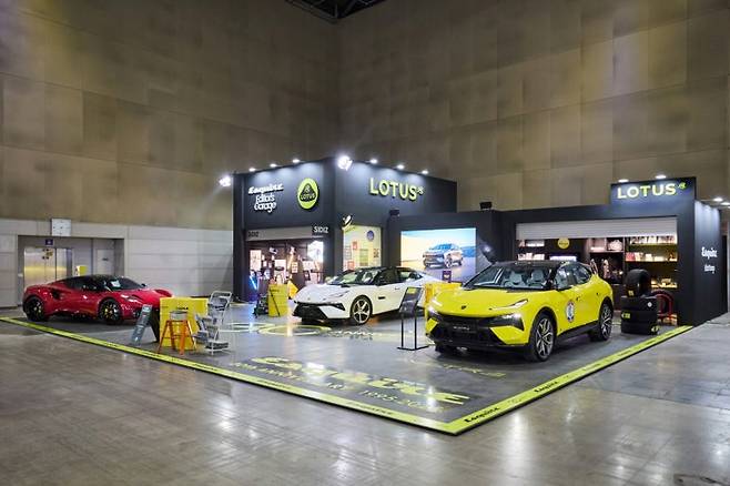 로터스 자동차가 남성 패션 전문지 에스콰이어와 함께 2025 서울모빌리티쇼에 에스콰이어 에디터스 개러지를 오픈했다. 사진=로터스코리아