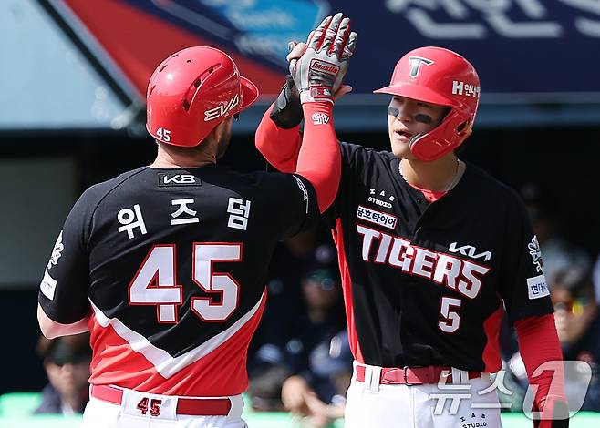 부상으로 이탈한 KIA 타이거즈 김도영. /뉴스1 DB ⓒ News1 김진환 기자