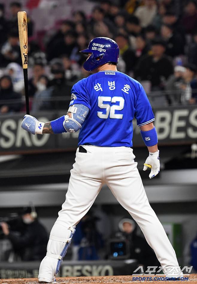 역전 찬스 상황에서 고의4구 보다는 투수와 승부에 집중한 4번 타자 박병호.