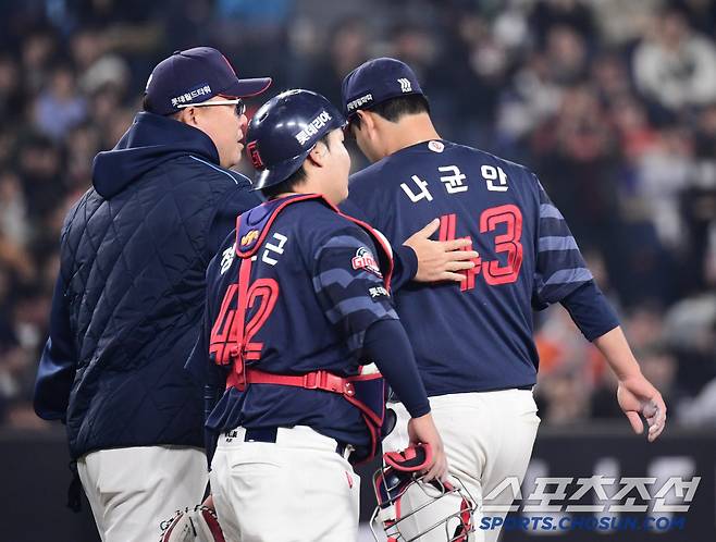 3일 대전 한화생명 볼파크에서 열린 KBO리그 한화와 롯데의 경기. 6회 1사 1, 3루. 마운드를 내려가는 롯데 선발 나균안. 대전=송정헌 기자songs@sportschosun.com/2025.04.03/