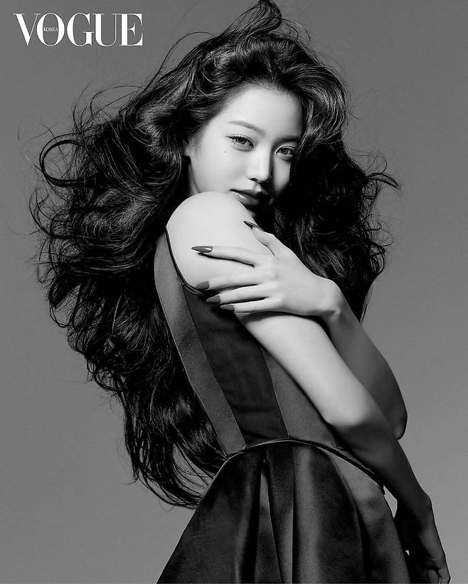 488388910_18495805711009713_7528755671325143842_n.jpg 장원영 보그 X 케라스타즈 화보