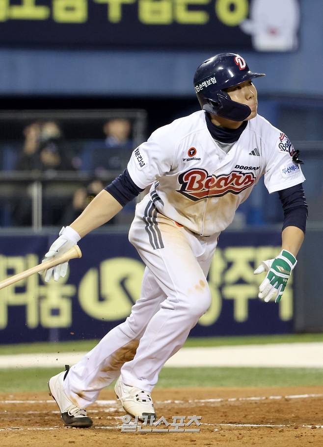 2025 KB0리그 프로야구 두산베어스와 키움히어로즈의 경기가 2일 오후 서울 잠실야구장에서 열렸다. 첫 안타를 기록했던 오명진이 5회말 타격을 하고 있다. 잠실=김민규 기자 mgkim1@edaily.co.kr /2025.04.02/