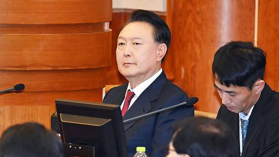 윤석열 대통령이 지난 1월 23일 오후 서울 종로구 헌법재판소에서 열린 탄핵심판 4차 변론기일에 출석했던 모습. 헌재는 4일 오전 11시 윤 대통령의 탄핵 심판에 대한 결정을 내린다. 뉴스1