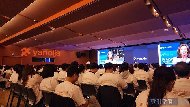 지난 2일 판교 텐엑스타워에서 열린 야놀자 20주년 창립기념행사. 아데나 프리드먼 나스닥 CEO의 축하 메시지가 나오고 있다. 사진=신용현 기자