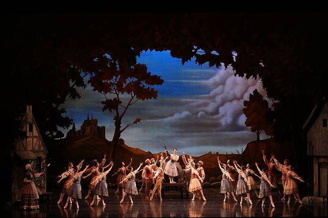 "Giselle" (Universal Ballet)