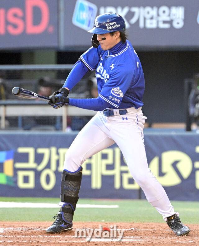 2025년 3월 29일 오후 서울 잠실구장에서 진행된 '2025 신한 SOL뱅크 KBO 리그' 삼성 라이온즈와 두산 베어스의 경기. 삼성 구자욱이 4회초 1사 후 삼진을 당하고 있다./마이데일리