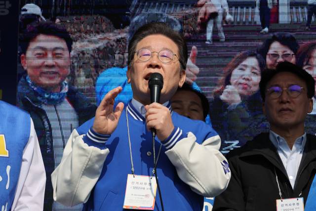 지난 3월 22일 오전 전남군 담양읍 중앙공원에서 더불어민주당 이재명 대표가 이재종 후보의 유세를 지원하고 있다. 뉴스1