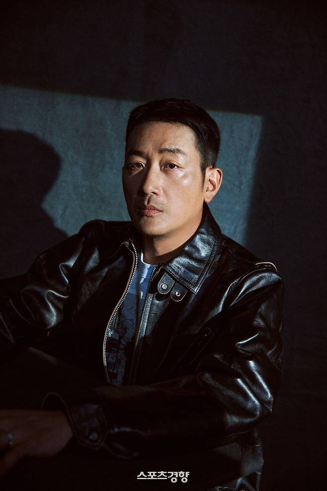 ‘로비’를 연출한 하정우 감독.