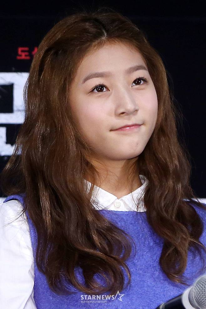 25일 오후 서울 광진구 자양동 롯데시네마 건대입구에서 열린 영화 '맨홀' 언론시사회에 참석해 포즈를 취하고 있다.  '맨홀'은 거미줄처럼 얽힌 지하 세계, 맨홀을 지배하는 정체불명의 남자와 그 속으로 납치된 자들의 목숨을 건 생존 게임을 그린 도심 공포 스릴러로 내달 8일 개봉 예정이다. /사진=최부석 기자 my2eye@