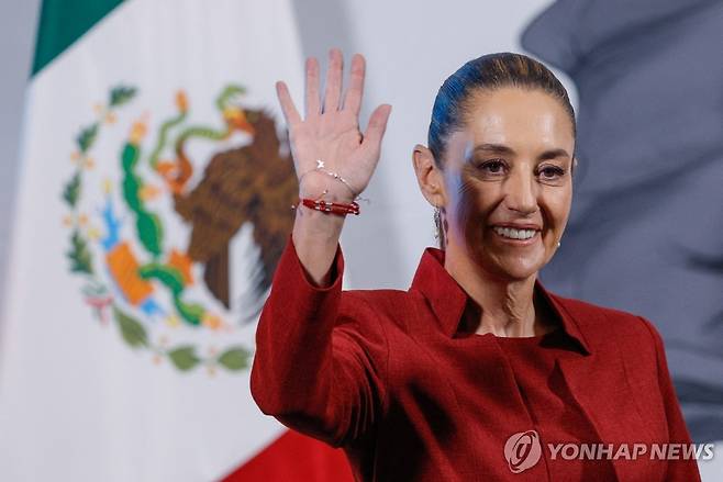 2일(현지시간) 기자회견하는 멕시코 대통령 [멕시코시티 로이터=연합뉴스. 재판매 및 DB 금지]