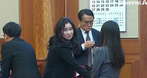 4일 헌법재판소가 윤석열 대통령에 대해 파면을 선고한 직후 김계리 변호사의 모습 (사진=채널A 영상 캡처)