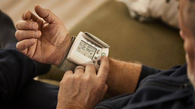 24시간 혈압 측정을 통해 다양한 신호를 읽을 수 있다 | 출처: 클립아트코리아