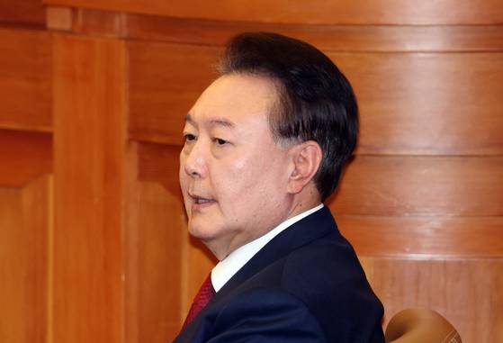 윤석열 대통령이 지난 2월 20일 서울 종로구 헌법재판소에서 열린 본인의 탄핵심판 10차 변론에 출석해 있다. 〈사진=공동취재단〉