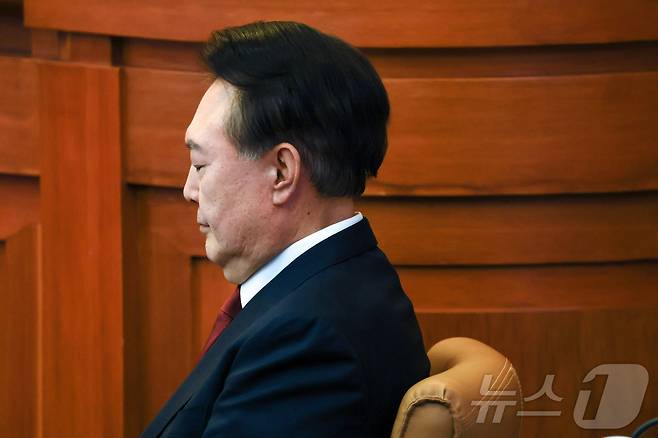 윤석열 대통령이 4일 헌법재판소가 대통령 탄핵을 만장일치로 인용하면서 파면됐다. 사진은 윤석열 대통령이 지난 2월 4일 헌법재판소 변론기일에 자리한 모습. (뉴스1 DB) 2025.4.4/뉴스1