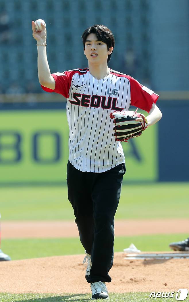 2023년 프로야구 경기 시구자로 나선 차준환. 2023.4.9/뉴스1 ⓒ News1 김진환 기자