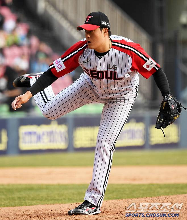 23일 잠실구장에서 열린 LG 트윈스와 롯데 자이언츠의 경기. LG 김강률이 역투하고 있다. 잠실=박재만 기자 pjm@sportschosun.com/2025.03.23/