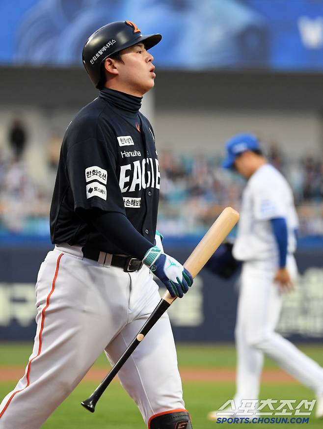 4타수 무안타로 침묵한 4번 타자 노시환.