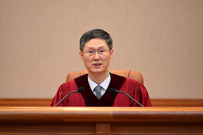 4일 서울 종로구 헌법재판소 대심판정에서 윤석열 대통령 탄핵심판 선고 기일이 진행되고 있다. 〈사진공동취재단〉