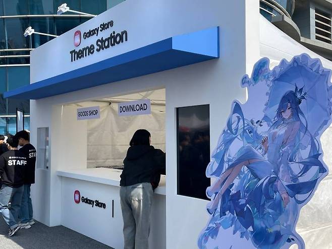 엄청난 대기열을 만든 칸타렐라 테마 및 굿즈 패키지 현장 판매