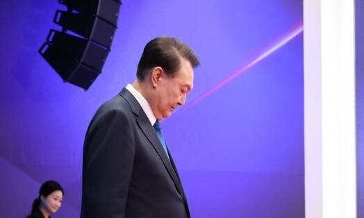 2024년 10월21일 오전 서울 서대문구 미근동 경찰청에서 열린 제79주년 경찰의 날 기념식에서 출사를 마친 윤석열 대통령이 단상을 내려오고 있다. 김태형 기자 xogud555@hani.co.kr