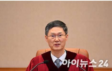 4일 서울 종로구 헌법재판소 대심판정에서 윤석열 대통령 탄핵심판 선고 기일이 진행되고 있다. [사진=사진공동취재단]