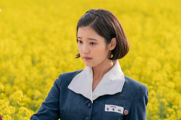 가수 겸 배우 아이유가 넷플릭스 시리즈 '폭싹 속았수다'에서 열연하고 있다. [사진=넷플릭스]