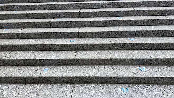 ▲ 용산역 아이파크몰 계단을 무심코 걸어가다 보니 파수인과 칸타렐라의 흔적이?