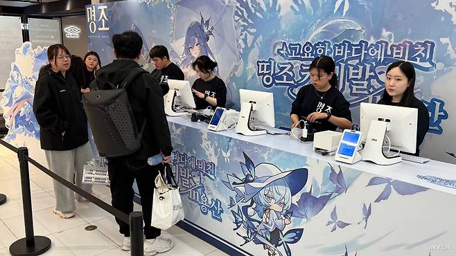 ▲ 양손 가득 행복의 무게(?)를 달고 계산대로 ㄱㄱ