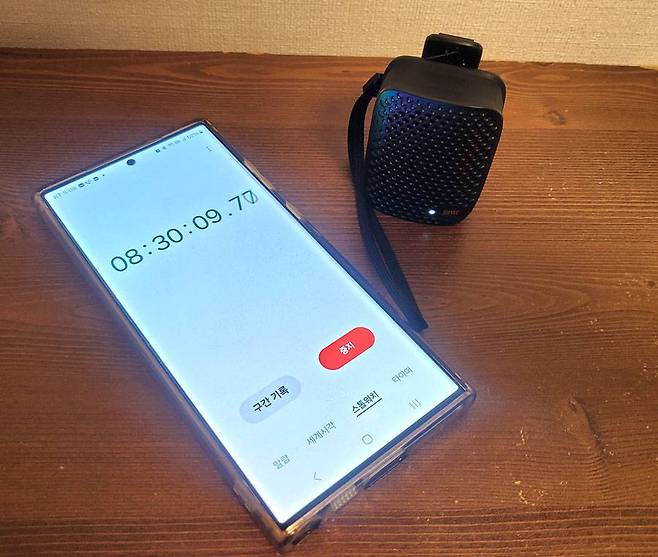 약 8시간 30분 이상 배터리 이용이 가능했다 / 출처=IT동아