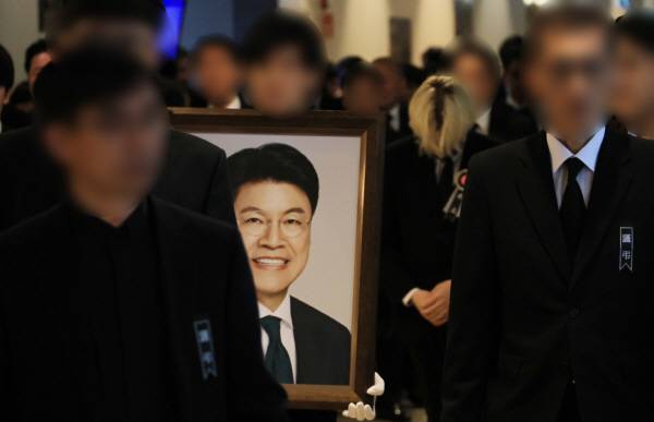 고(故) 장제원 전 국회의원의 발인식이 4일 오전 부산 해운대구 해운대백병원 장례식장에서 열리고 있다. 연합뉴스