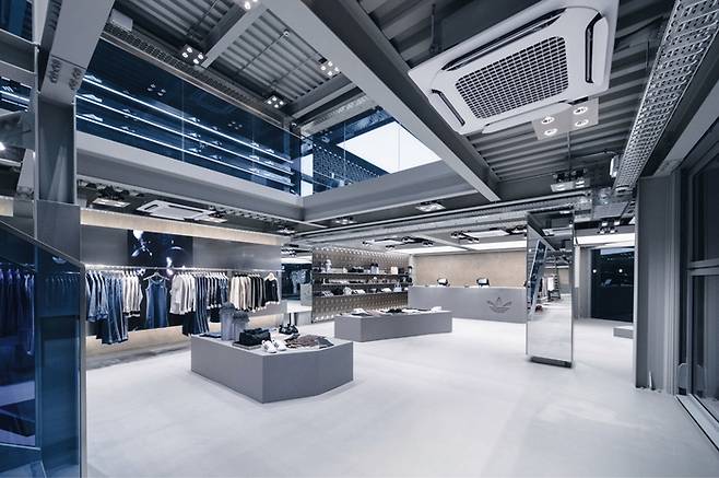 ‘아디다스 오리지널스 플래그십 성수 (adidas Originals Flagship Seongsu)’