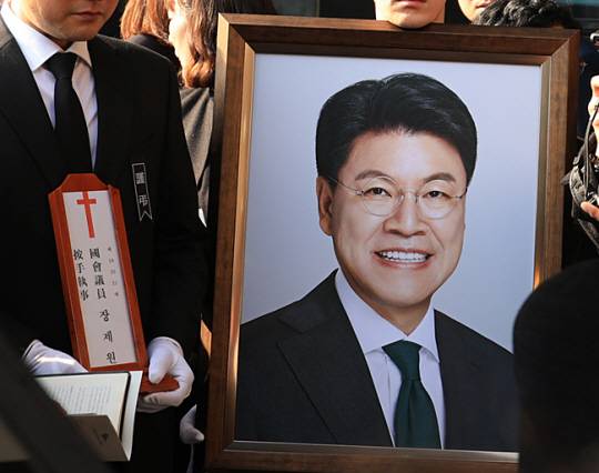 고(故)장제원 전 국회의원의 발인식이 4일 오전 부산 해운대구 해운대백병원 장례식장에서 열리고 있다. 연합뉴스