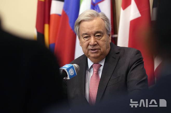 [뉴욕=AP/뉴시스] 안토니우 구테흐스 유엔(UN) 사무총장이 미국 뉴욕의 유엔본부에서  미얀마 지진 구호와 재건을 위한 기금 모금에 참여해 줄 것을 호소하고 있다. 2025. 04.04.