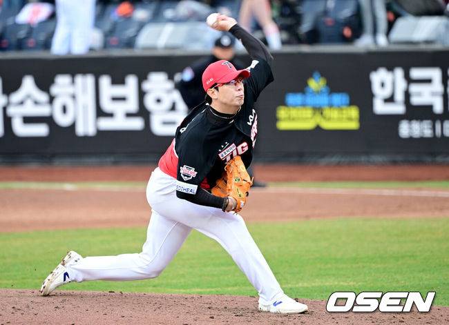 [OSEN=대전, 최규한 기자] 29일 오후 대전 한화생명 볼파크에서 ‘2025 신한 SOL Bank KBO리그’ 한화 이글스와 KIA 타이거즈의 경기가 열렸다.홈팀 한화는 라이언 와이스, 방문팀 KIA는 양현종을 선발로 내세웠다.6회말 KIA 선발 양현종이 힘차게 공을 뿌리고 있다. 2025.03.29 / dreamer@osen.co.kr