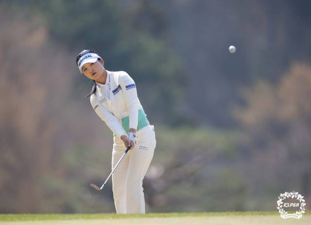 공동 선두에 나선 이예원. 사진 제공=KLPGA