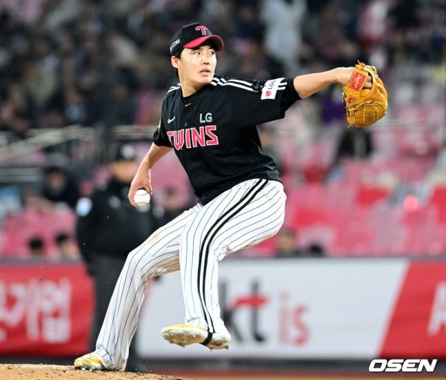 LG 임찬규가 3일 수원 KT전에서 역투하고 있다.