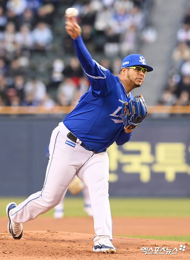 28일 오후 서울 송파구 잠실야구장에서 열린 '2025 신한 SOL Bank KBO리그' 삼성 라이온즈와 두산 베어스의 경기, 1회말 삼성 선발투수 후라도가 공을 힘차게 던지고 있다. 엑스포츠뉴스 DB