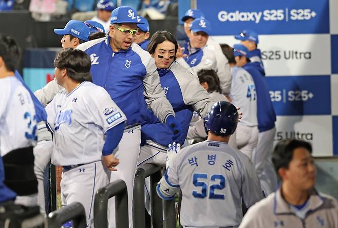 4일 대구삼성라이온즈파크에서 열린 2025 신한 SOL Bank KBO리그 한화 이글스와 삼성 라이온즈의 경기, 삼성이 완승을 거뒀다. 삼성 박병호는 시즌 4호 홈런을 터뜨렸다. 삼성 라이온즈