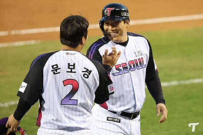 LG트윈스 김현수와 문보경