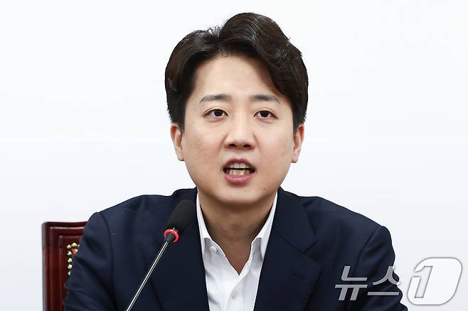 이준석 개혁신당 의원이 4일 오후 서울 여의도 국회에서 열린 최고위원회의에서 발언하고 있다. 2025.4.4/뉴스1 ⓒ News1 김민지 기자