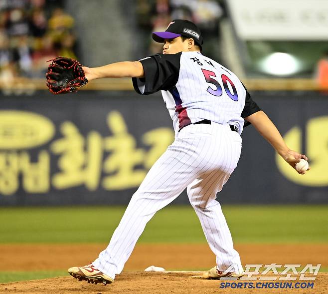 8회초 등판한 등번호 50번의 장현식